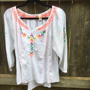Woman's Embroidered 3/4 length sleeved shirt